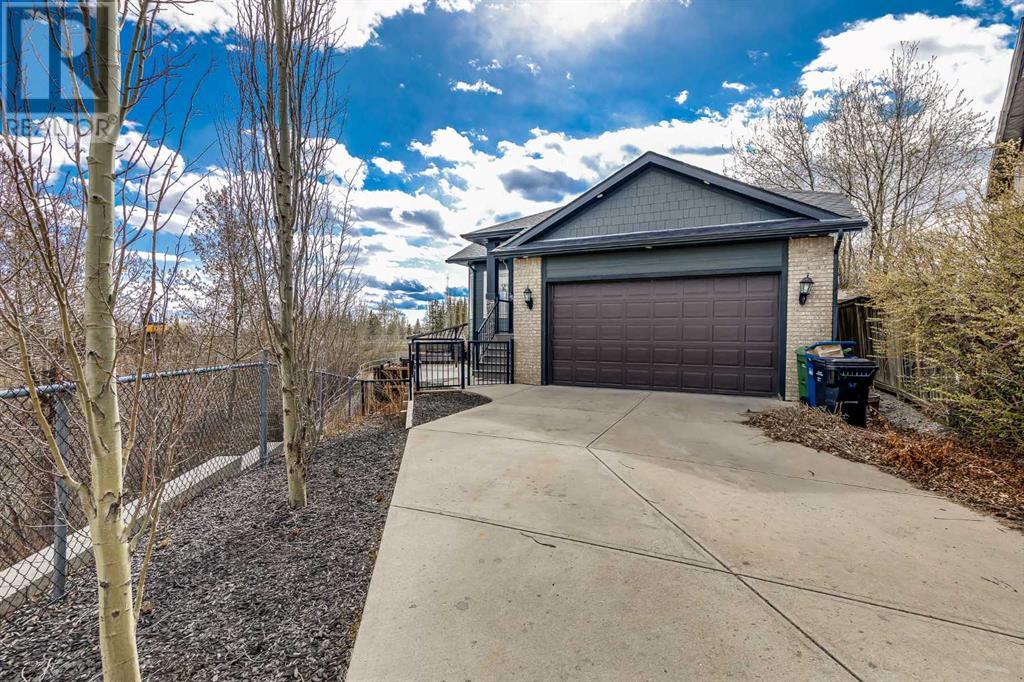 Property at 24 Royal Highland Court NW image 1
