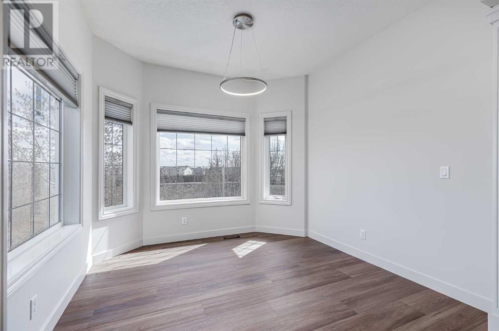 24 Royal Highland Court Nw, Calgary, Alberta  T3G 4Y2 - Photo 4 - A2217927