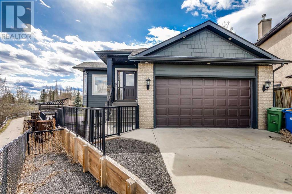 Property at 24 Royal Highland Court NW image 2