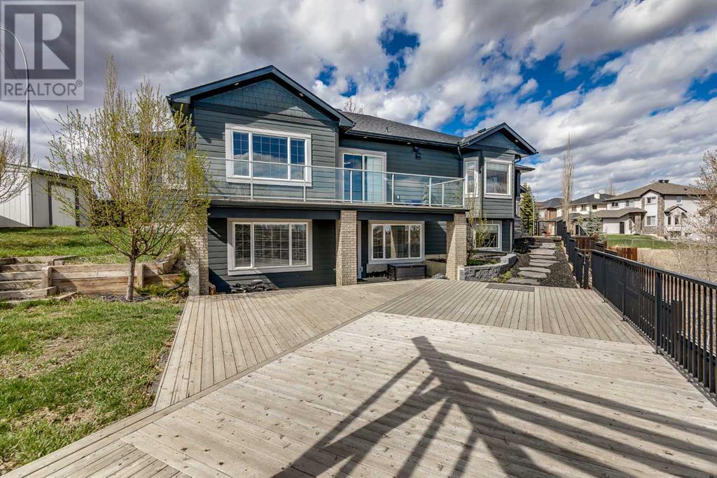 Property at 24 Royal Highland Court NW image 3
