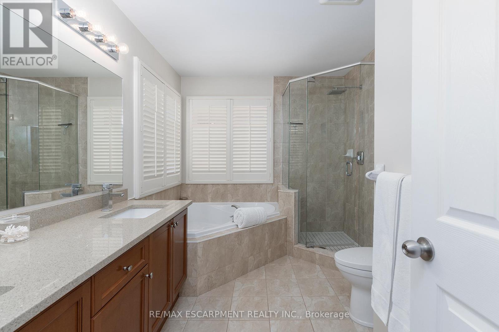 537 Valridge Drive, Hamilton, Ontario  L9C 0A9 - Photo 17 - X12137076