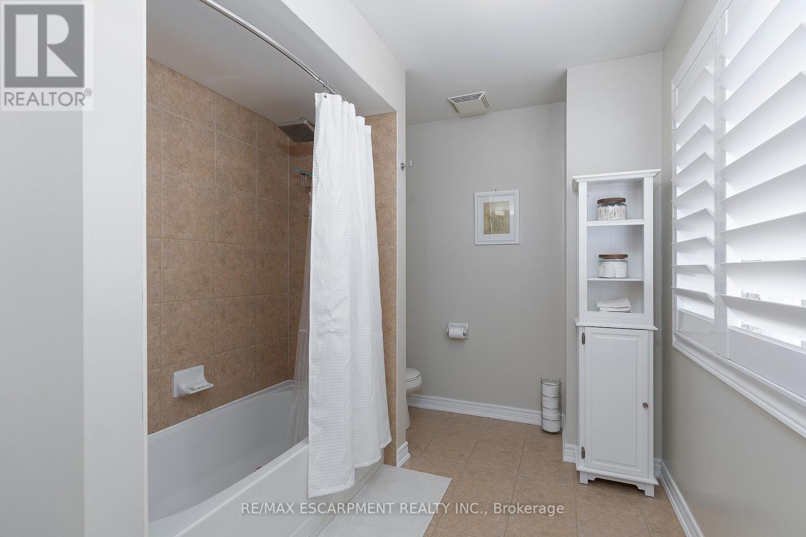 537 Valridge Drive, Hamilton, Ontario  L9C 0A9 - Photo 22 - X12137076