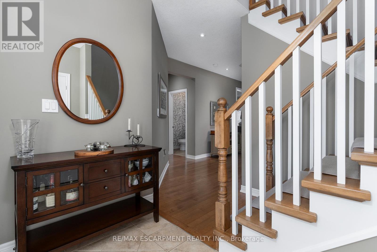 537 Valridge Drive, Hamilton, Ontario  L9C 0A9 - Photo 5 - X12137076