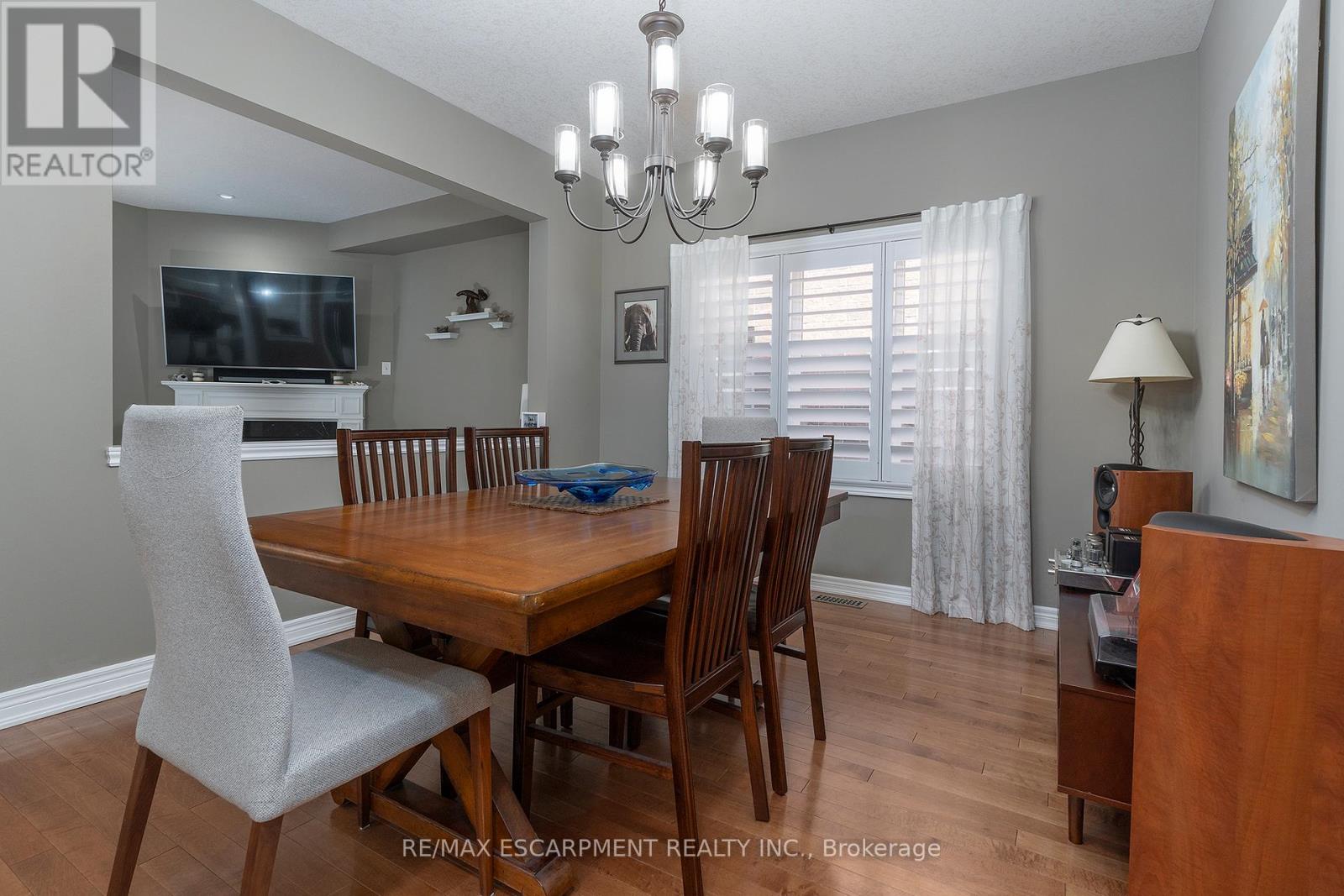 537 Valridge Drive, Hamilton, Ontario  L9C 0A9 - Photo 7 - X12137076