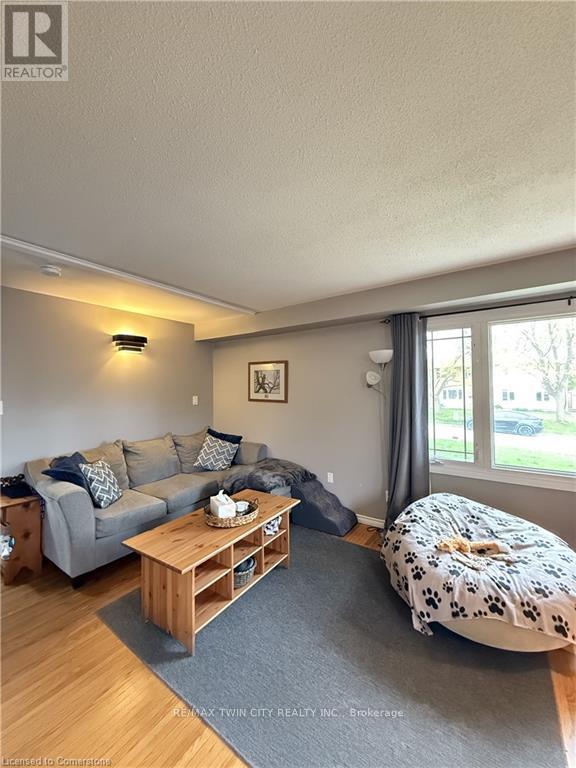 1006 Nesbitt Crescent, Woodstock, Ontario  N4S 7P1 - Photo 2 - X12137141