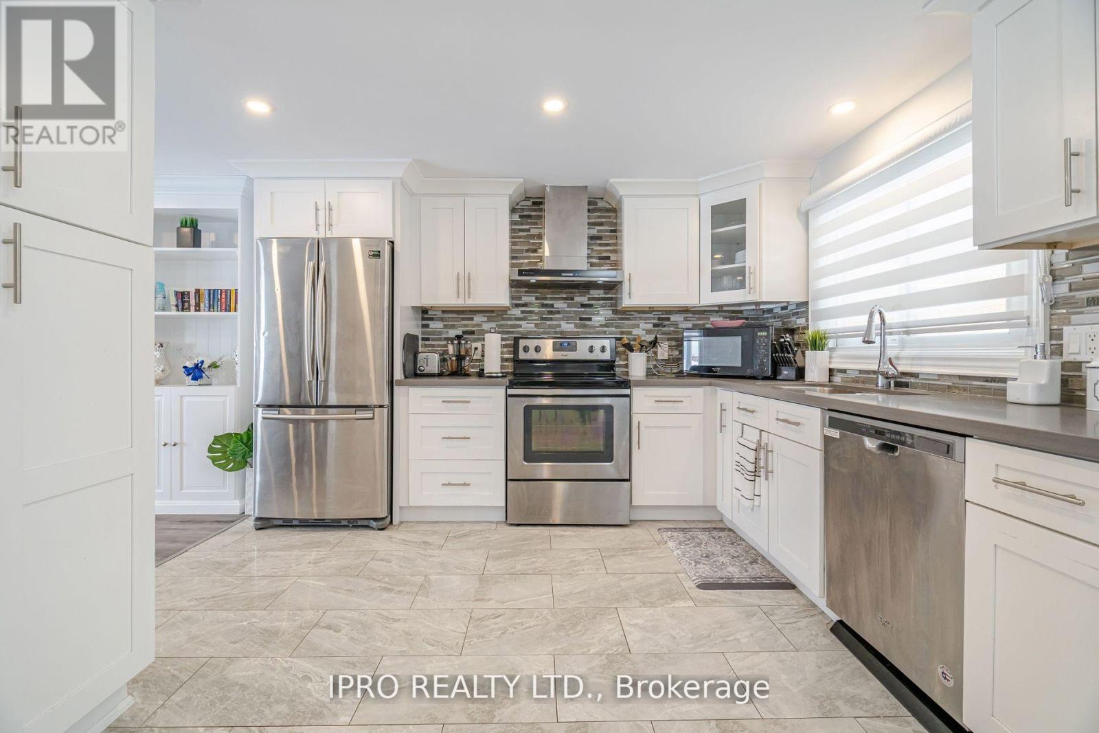 512 Pinetree Crescent, Cambridge, Ontario  N3H 4X5 - Photo 16 - X12137142