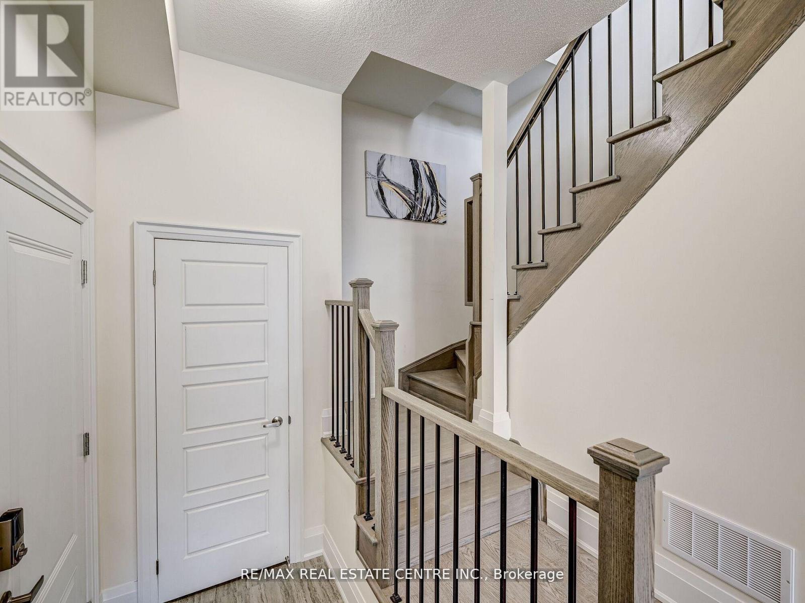 4 Haydrop Road, Brampton, Ontario  L6P 4N9 - Photo 11 - W12137177