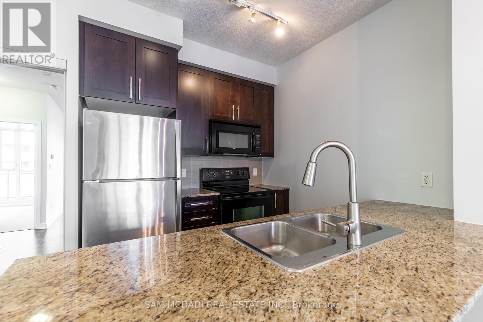 1201 - 4070 Confederation Parkway, Mississauga, Ontario  L5B 0E9 - Photo 6 - W12137297