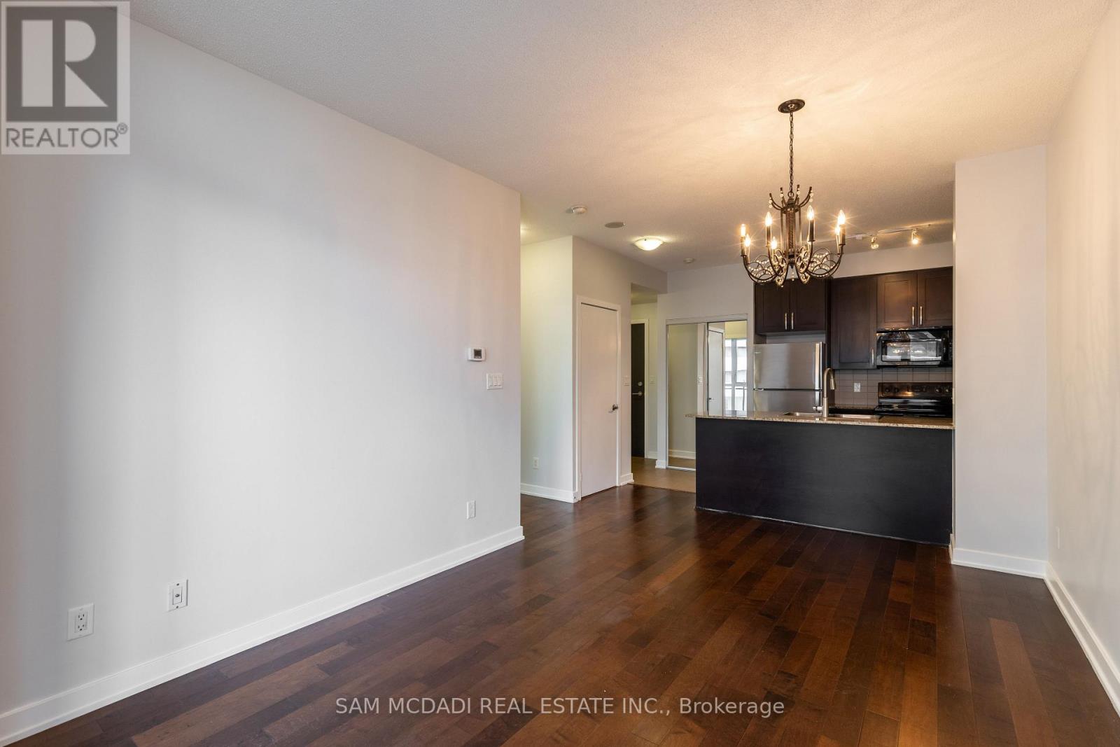 1201 - 4070 Confederation Parkway, Mississauga, Ontario  L5B 0E9 - Photo 8 - W12137297
