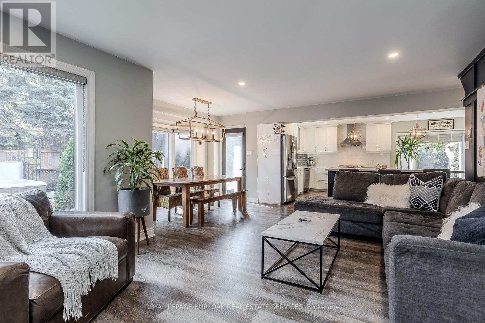 656 Andrea Court, Burlington (Brant), Ontario  L7R 4J7 - Photo 19 - W12137306