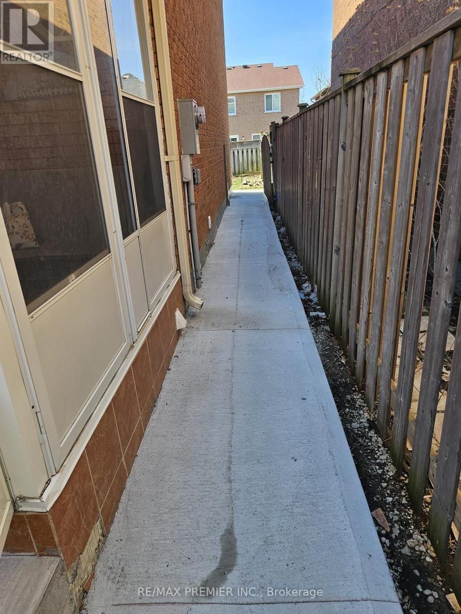 40 Kentucky Drive, Brampton, Ontario  L6Y 4E9 - Photo 10 - W12137311