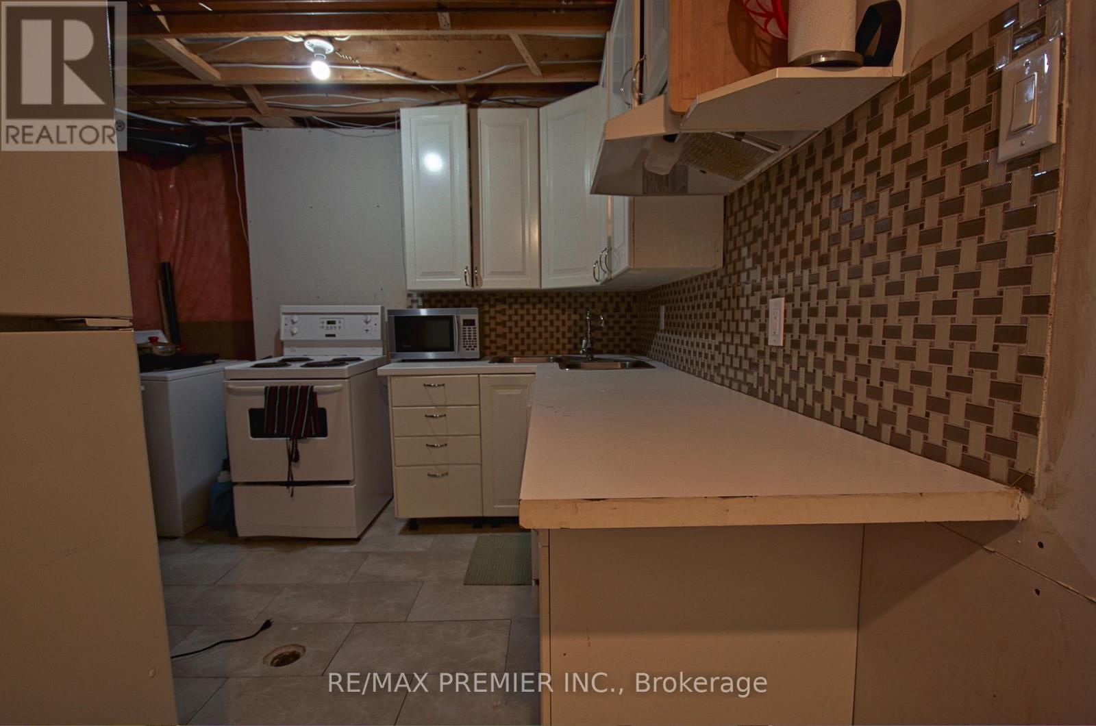 40 Kentucky Drive, Brampton, Ontario  L6Y 4E9 - Photo 16 - W12137311