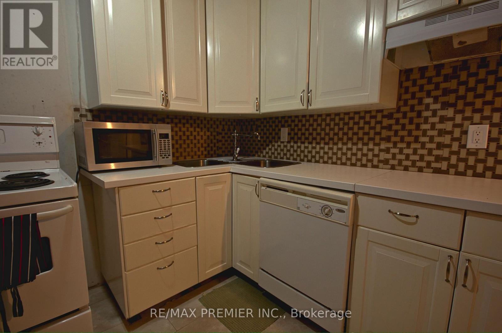 40 Kentucky Drive, Brampton, Ontario  L6Y 4E9 - Photo 17 - W12137311