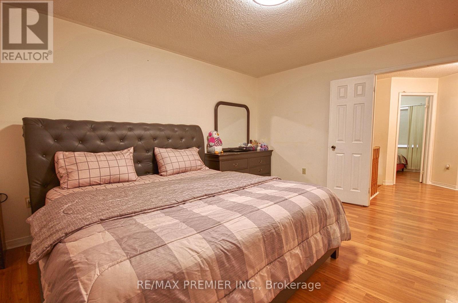 40 Kentucky Drive, Brampton, Ontario  L6Y 4E9 - Photo 21 - W12137311