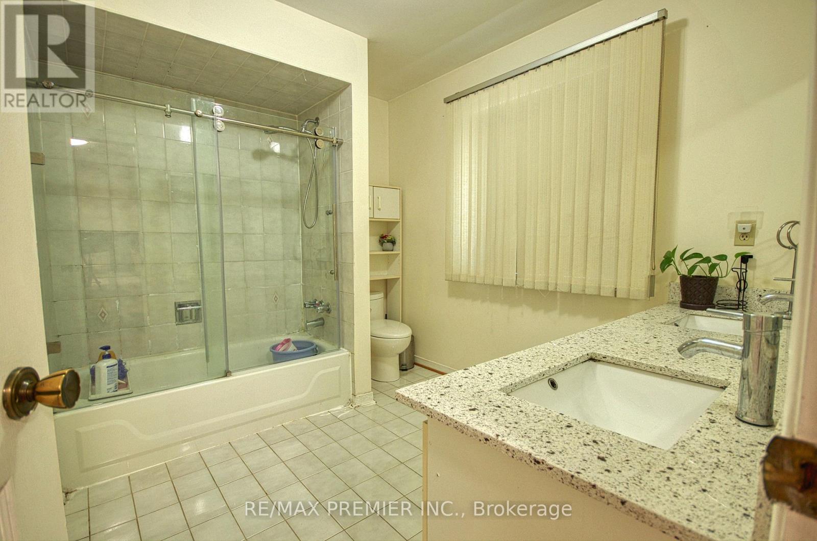40 Kentucky Drive, Brampton (Fletcher's Creek South), Ontario  L6Y 4E9 - Photo 22 - W12137311
