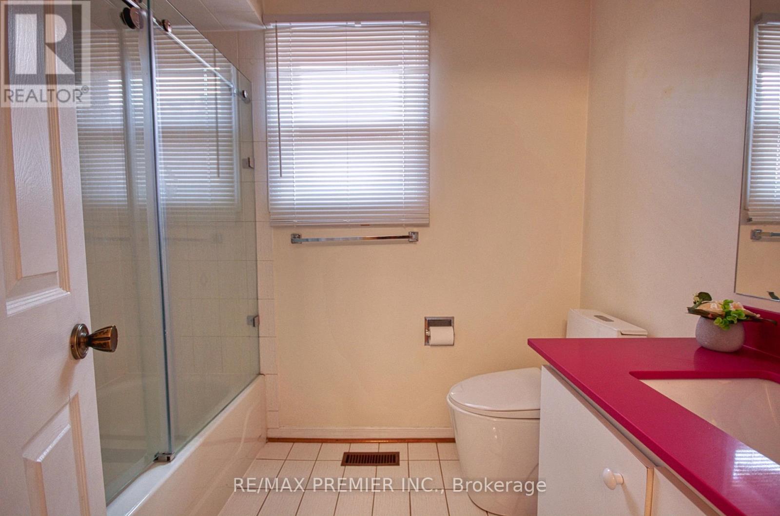 40 Kentucky Drive, Brampton (Fletcher's Creek South), Ontario  L6Y 4E9 - Photo 25 - W12137311