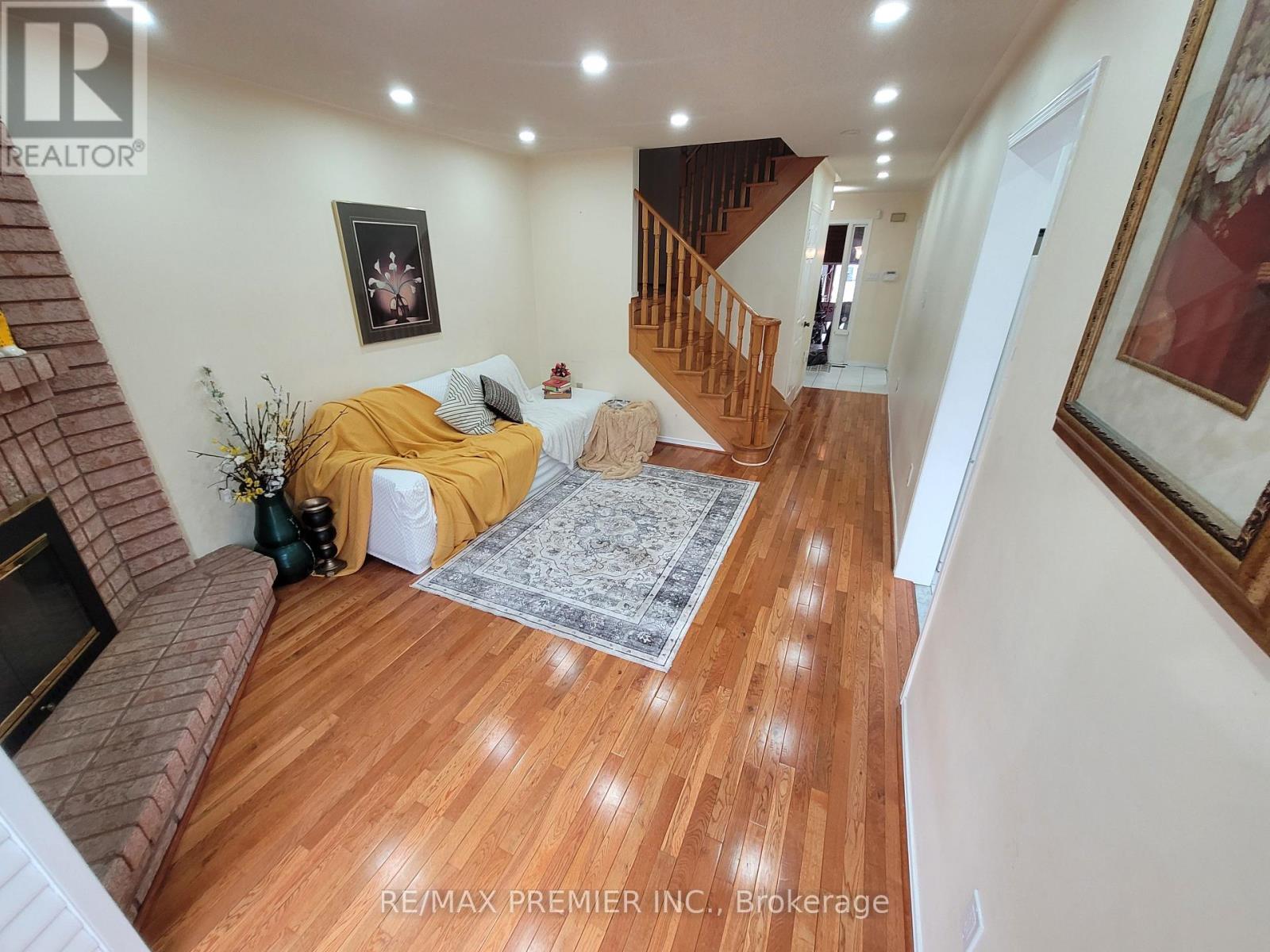40 Kentucky Drive, Brampton, Ontario  L6Y 4E9 - Photo 3 - W12137311