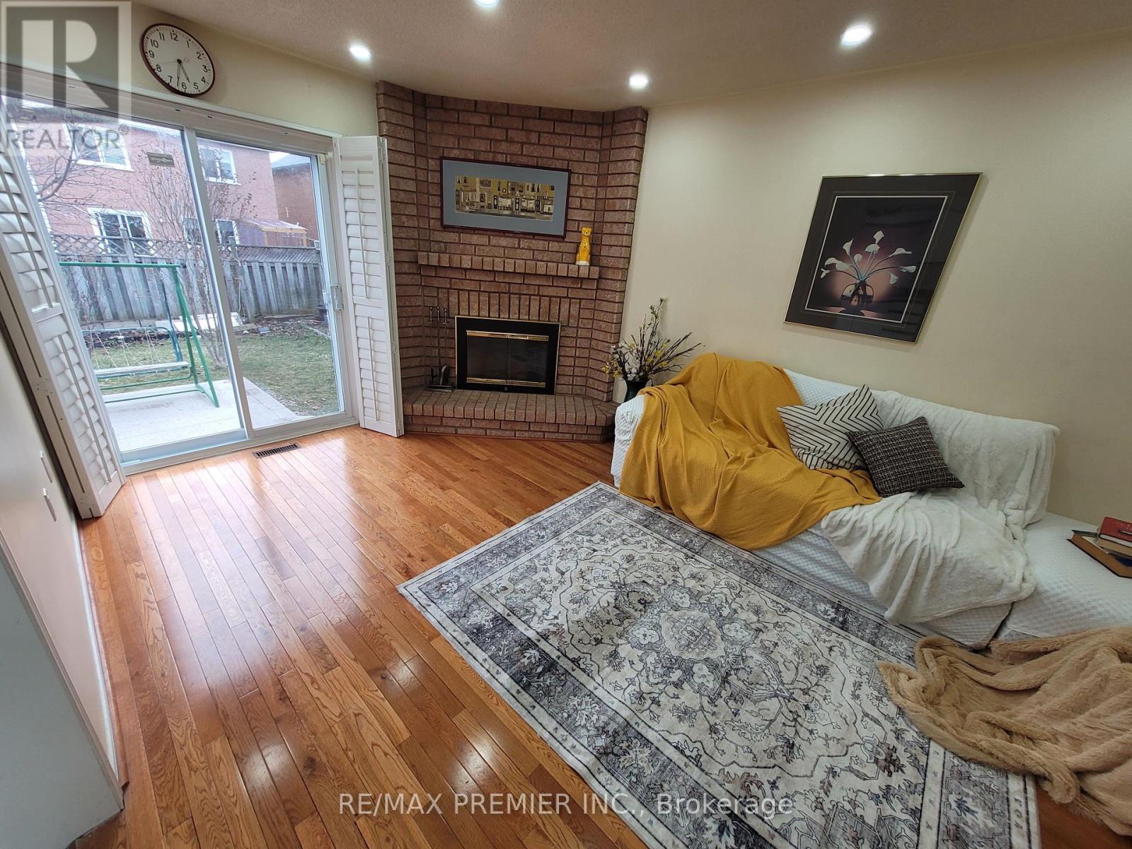 40 Kentucky Drive, Brampton, Ontario  L6Y 4E9 - Photo 6 - W12137311