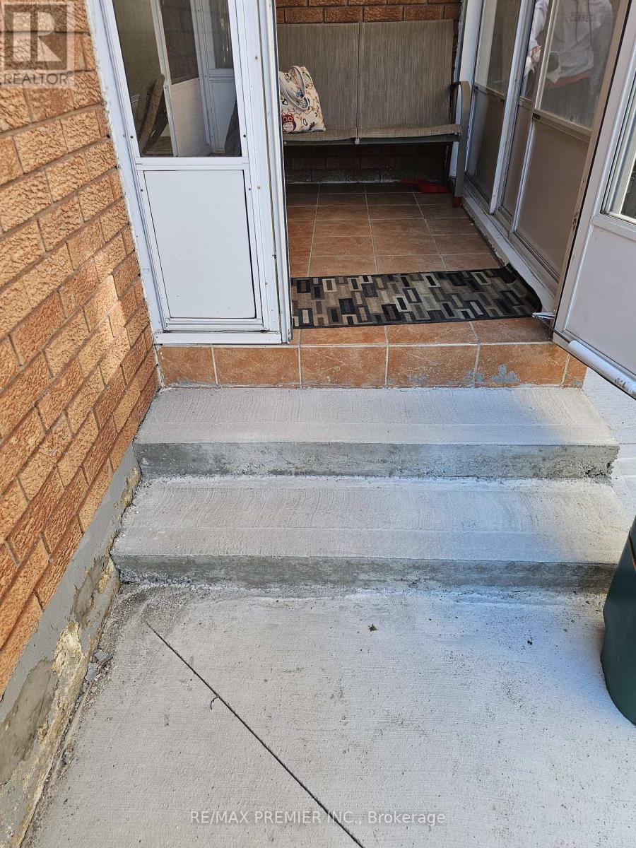 40 Kentucky Drive, Brampton, Ontario  L6Y 4E9 - Photo 9 - W12137311