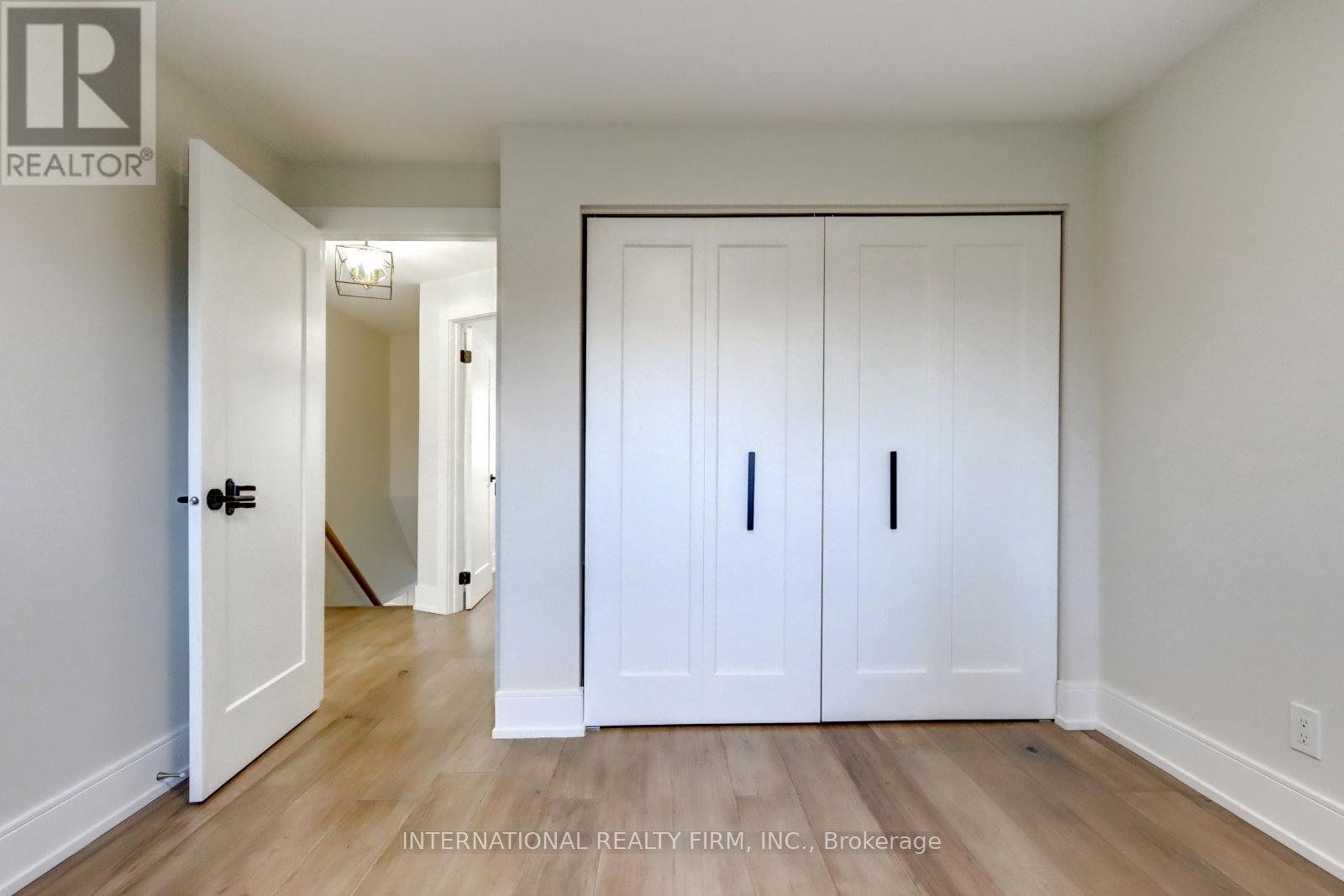 1755 Pickmere Court, Mississauga, Ontario  L4X 1Z3 - Photo 17 - W12137319