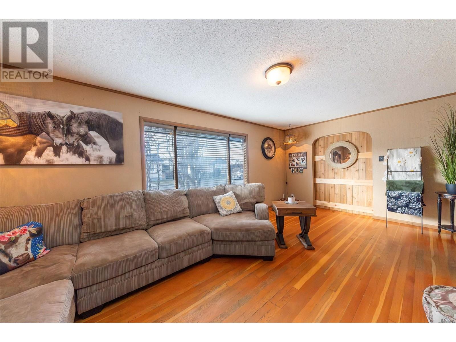 Property at 550 Linden Avenue image 4