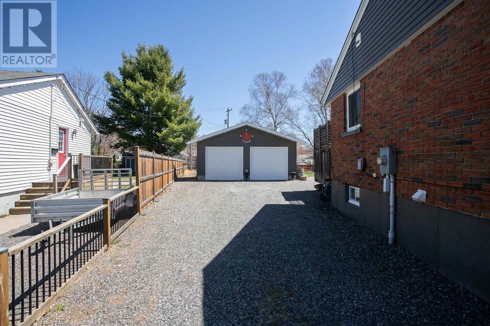 69 Ashgrove Ave, Sault Ste. Marie, Ontario  P6A 4X3 - Photo 4 - SM251056