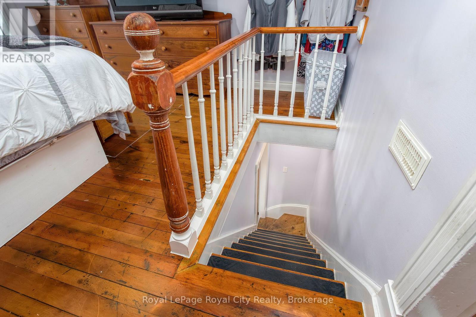 15 Catherine Street N, Mapleton, Ontario  N0G 2K0 - Photo 37 - X12137433