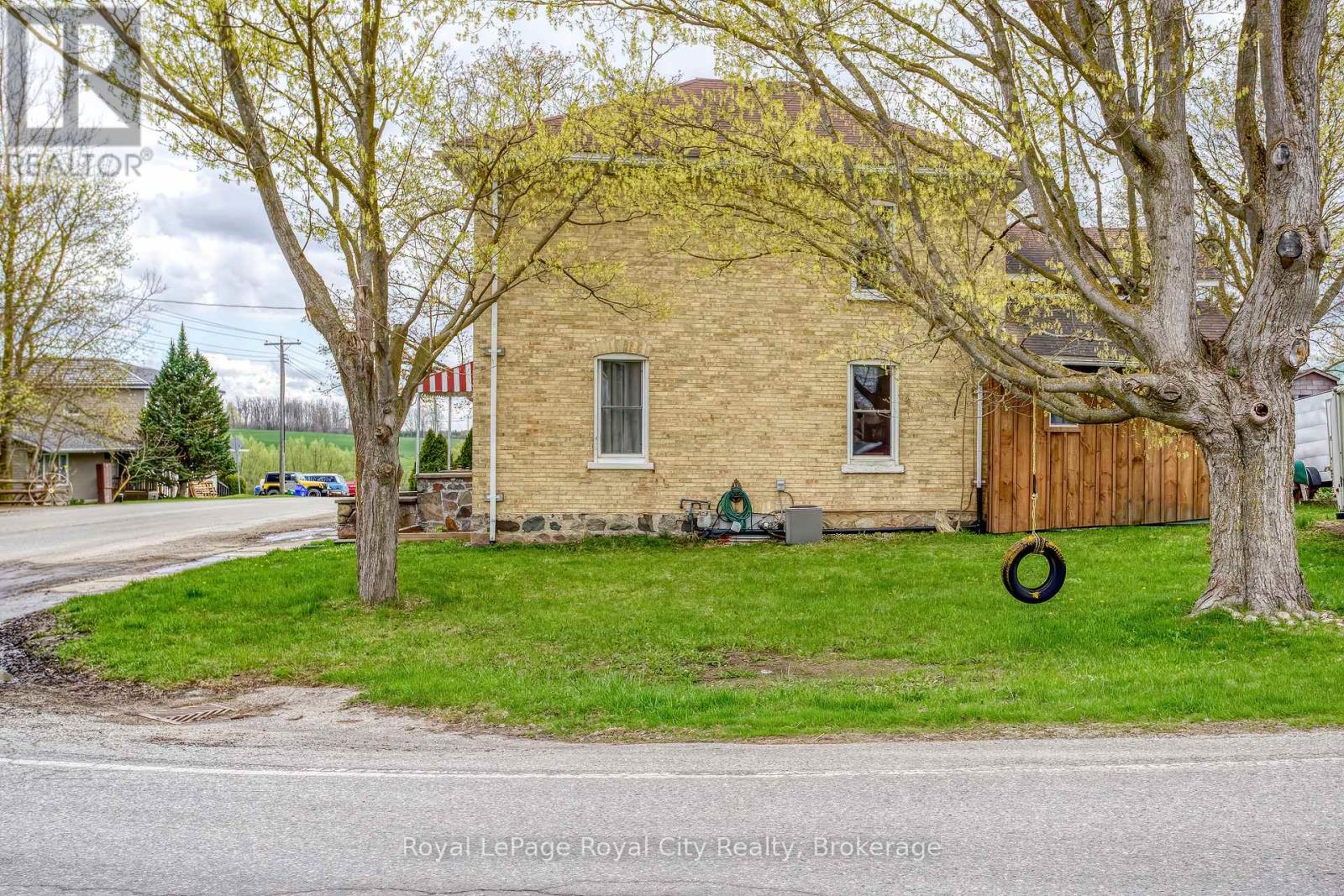 15 Catherine Street N, Mapleton, Ontario  N0G 2K0 - Photo 50 - X12137433
