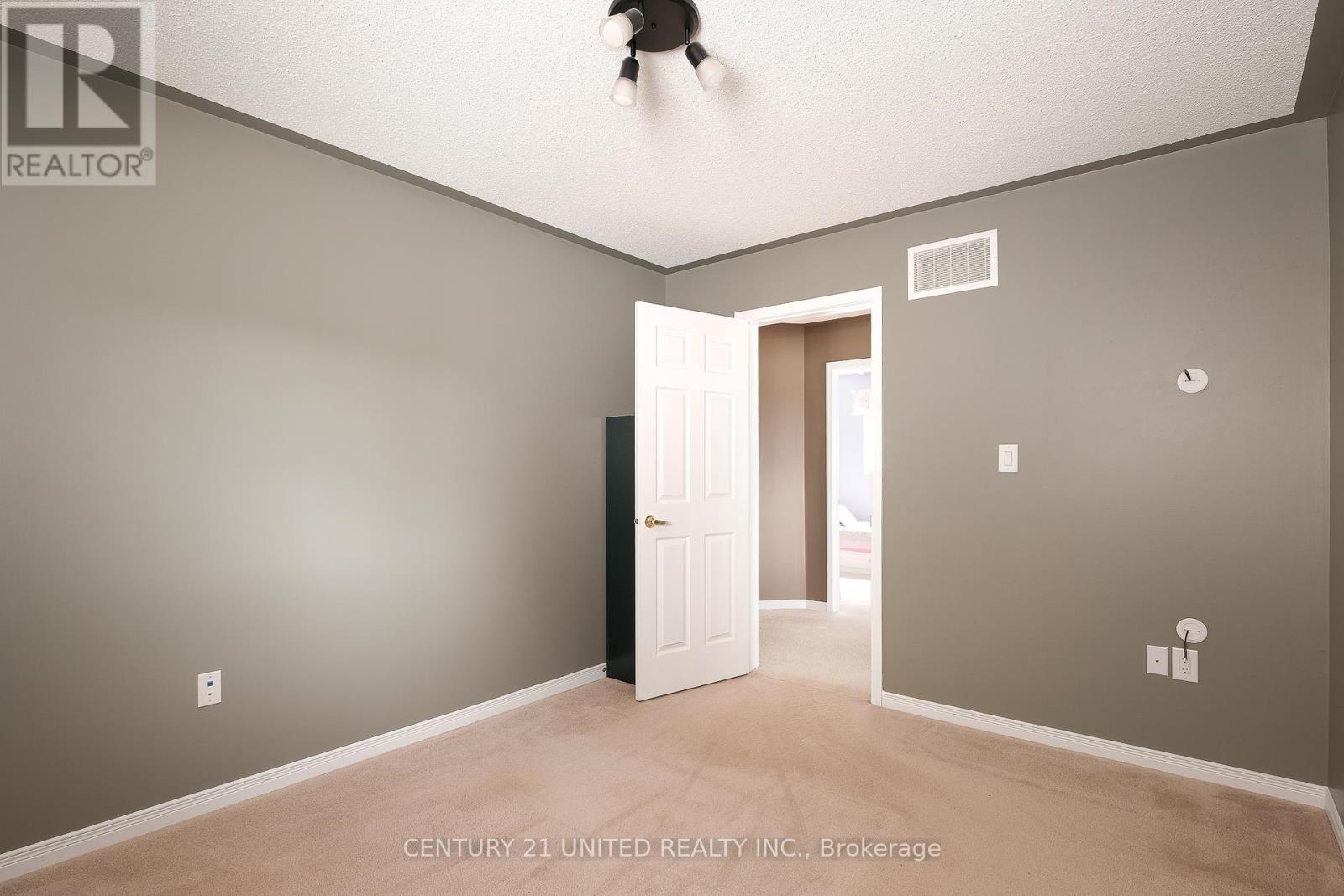 1403 Ireland Drive, Peterborough, Ontario  K9K 0A7 - Photo 14 - X12137384