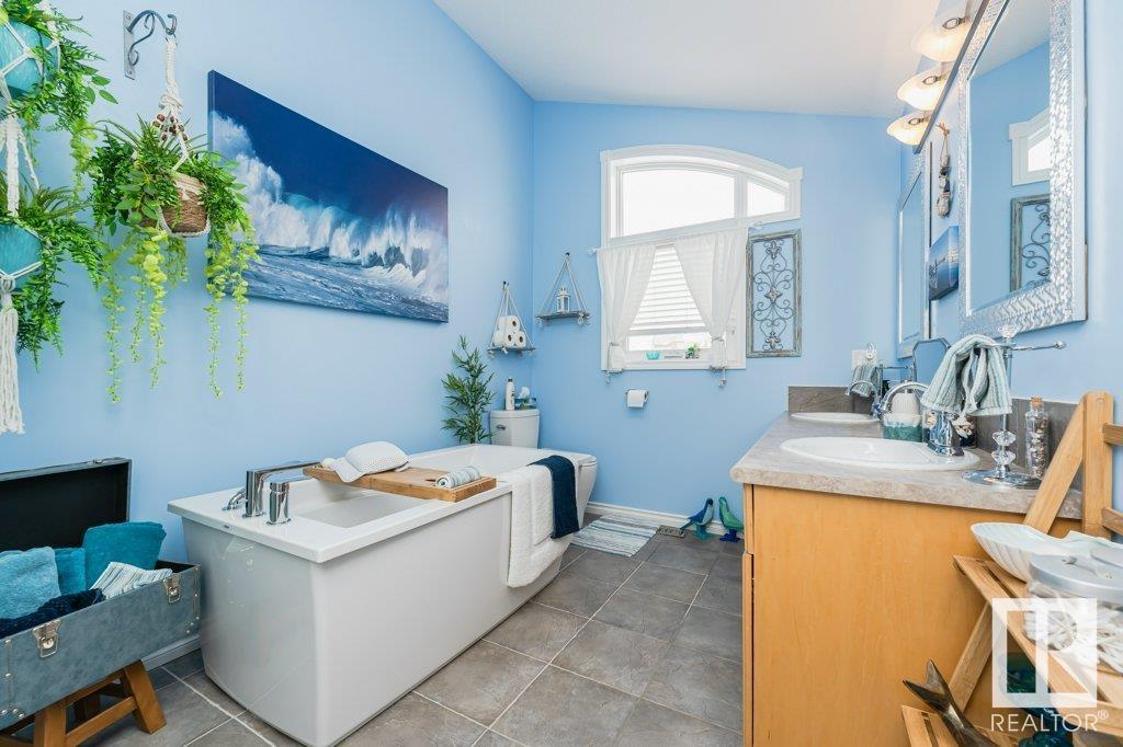 Property at 9902 100 AV image 3