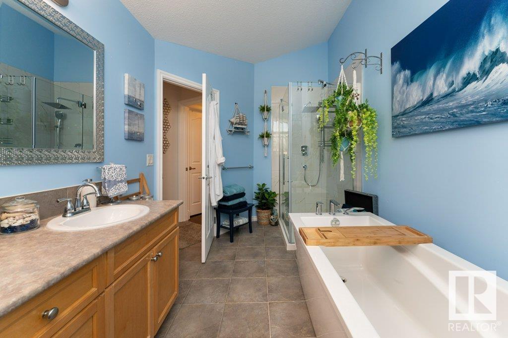 Property at 9902 100 AV image 4