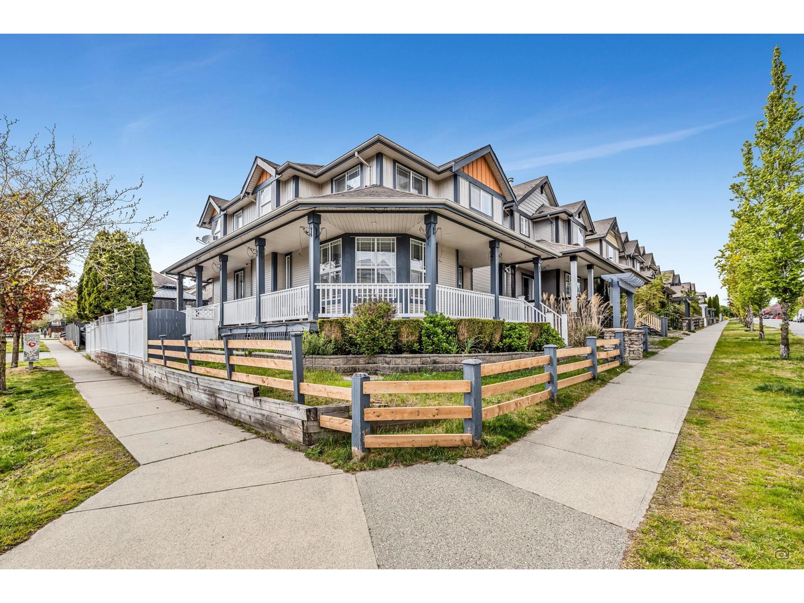 Property at 6511 193A STREET image 2