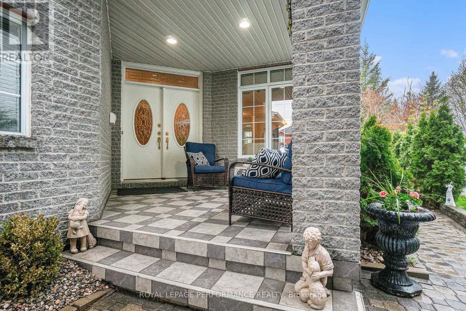 Property at 51 BOREALIS CRESCENT image 2