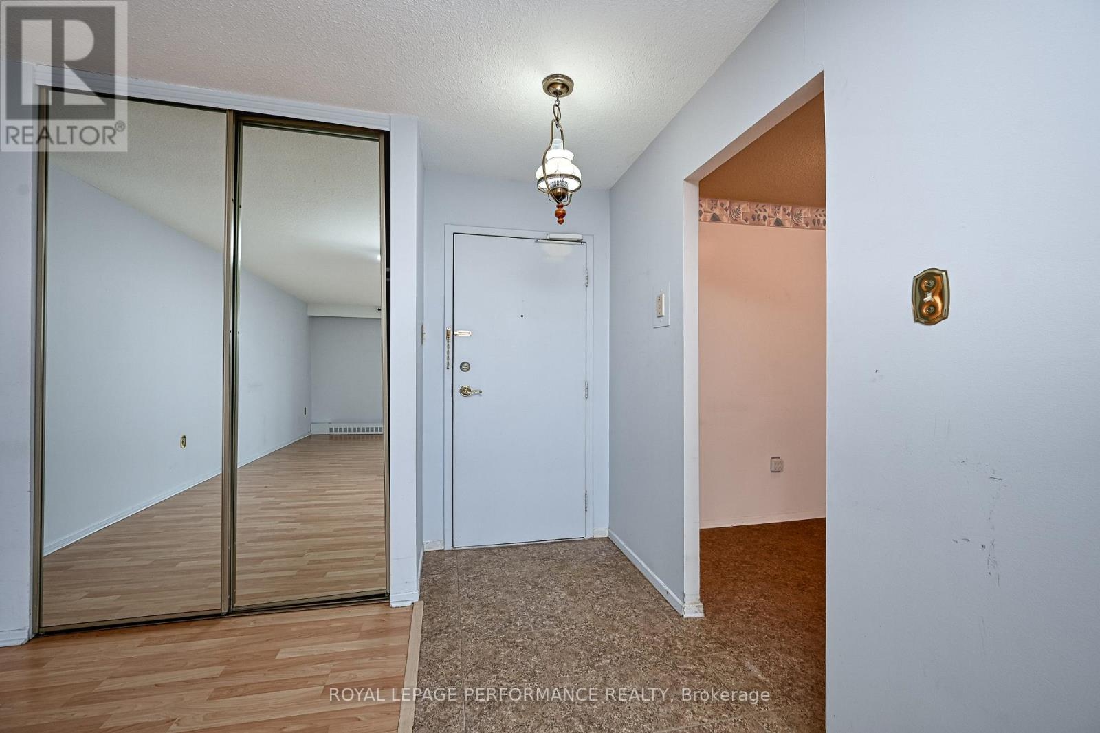 308 - 2400 Virginia Drive, Ottawa, Ontario  K1H 8L3 - Photo 4 - X12137396