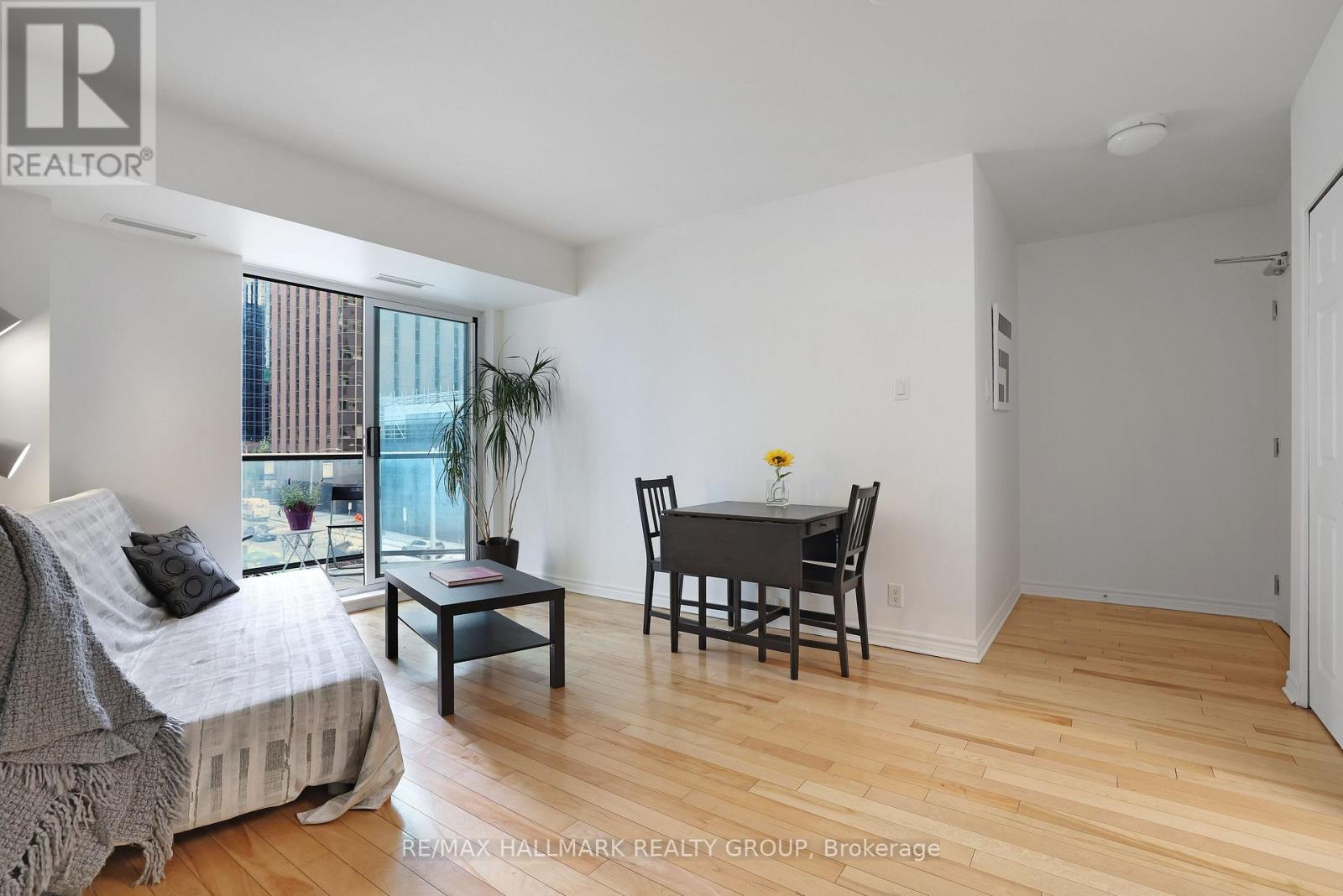 405 - 445 Laurier Avenue W, Ottawa, Ontario  K1R 0A2 - Photo 12 - X12137510
