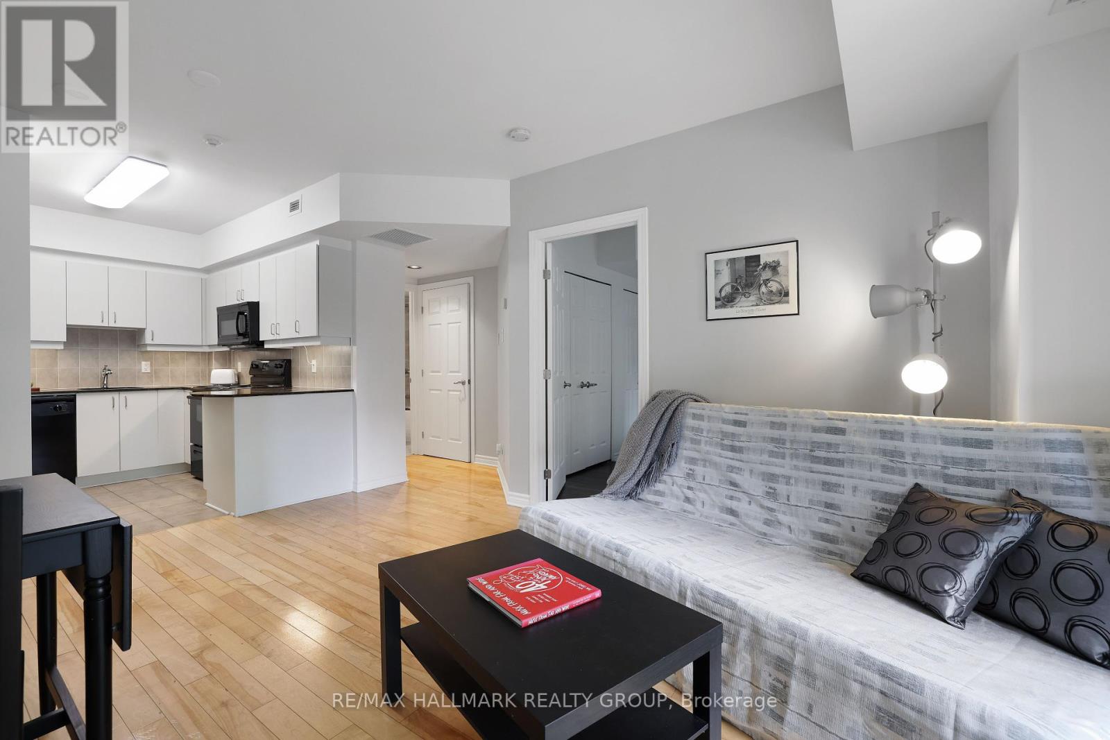 405 - 445 Laurier Avenue W, Ottawa, Ontario  K1R 0A2 - Photo 13 - X12137510