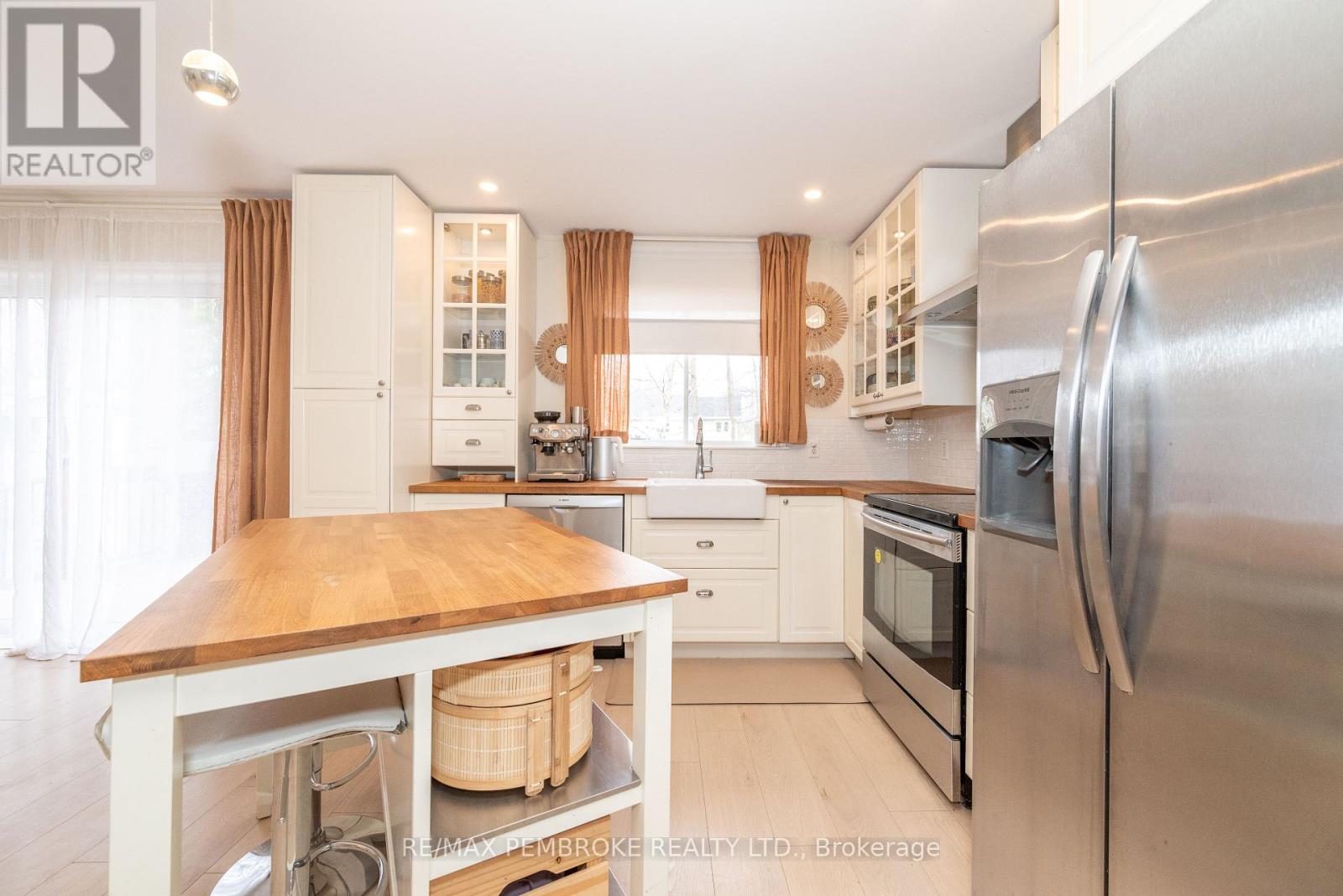 Property at 44 BAYSHORE DRIVE image 4