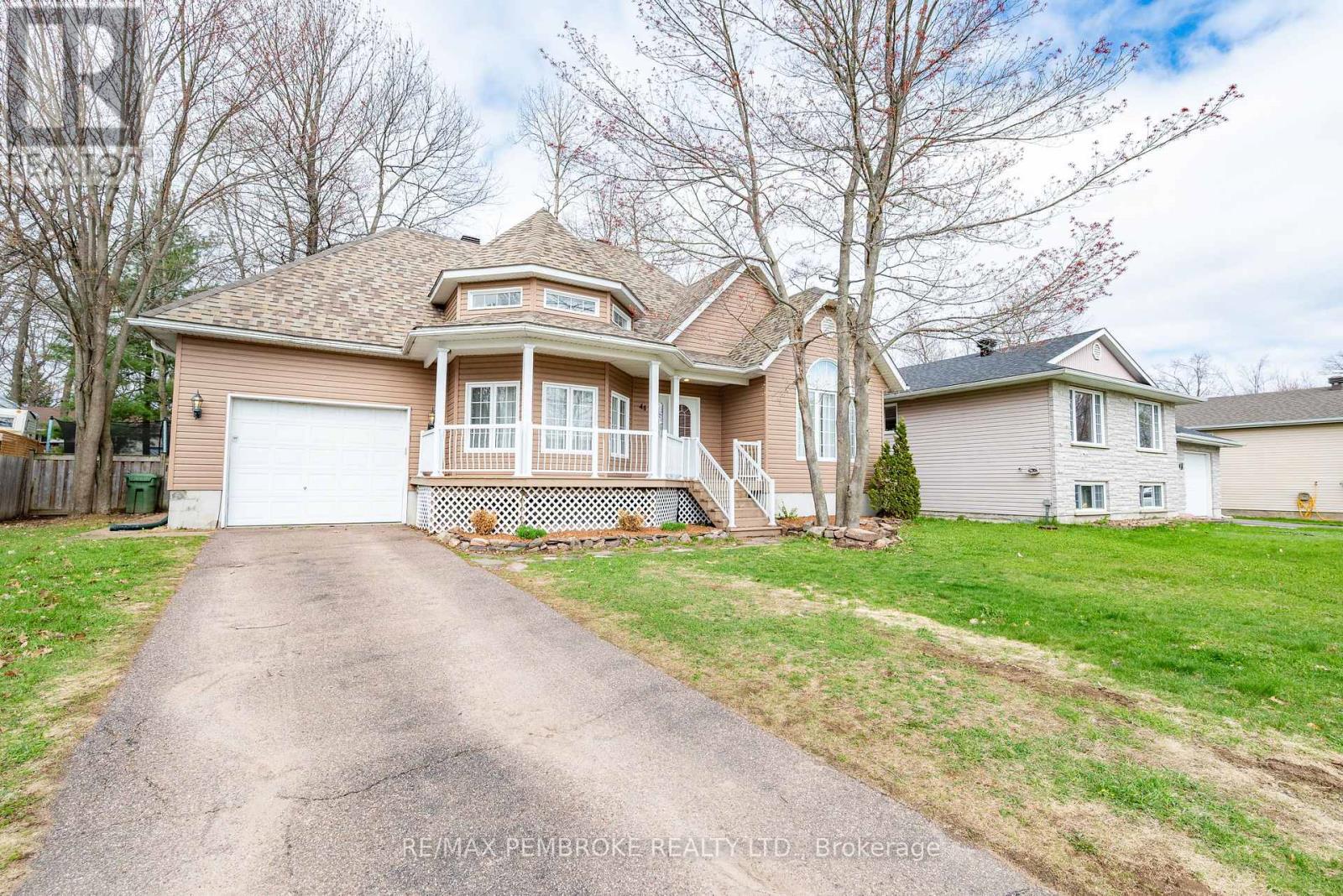 44 Bayshore Drive, Petawawa, Ontario  K8H 3R7 - Photo 44 - X12137522