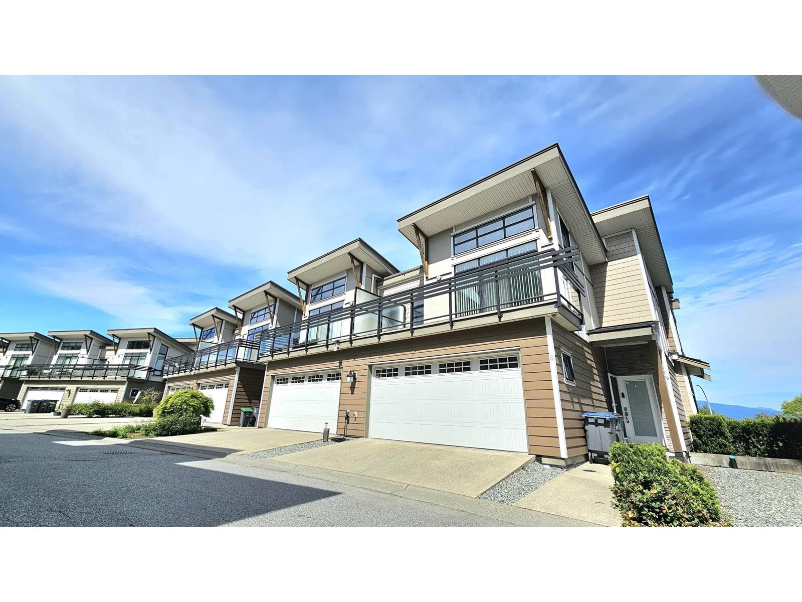 8 9989 E Barnston Drive, Surrey, British Columbia  V4N 6N3 - Photo 1 - R3000179