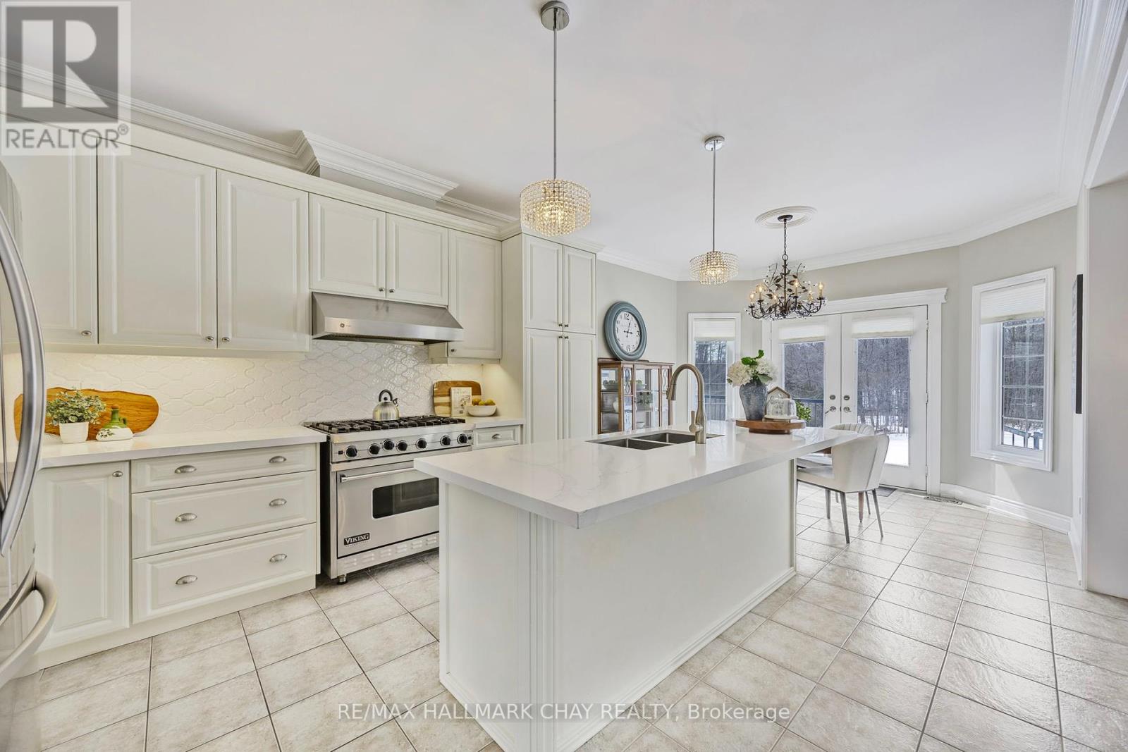 16 Basswood Drive, Wasaga Beach, Ontario  L9Z 0A9 - Photo 8 - S12133799