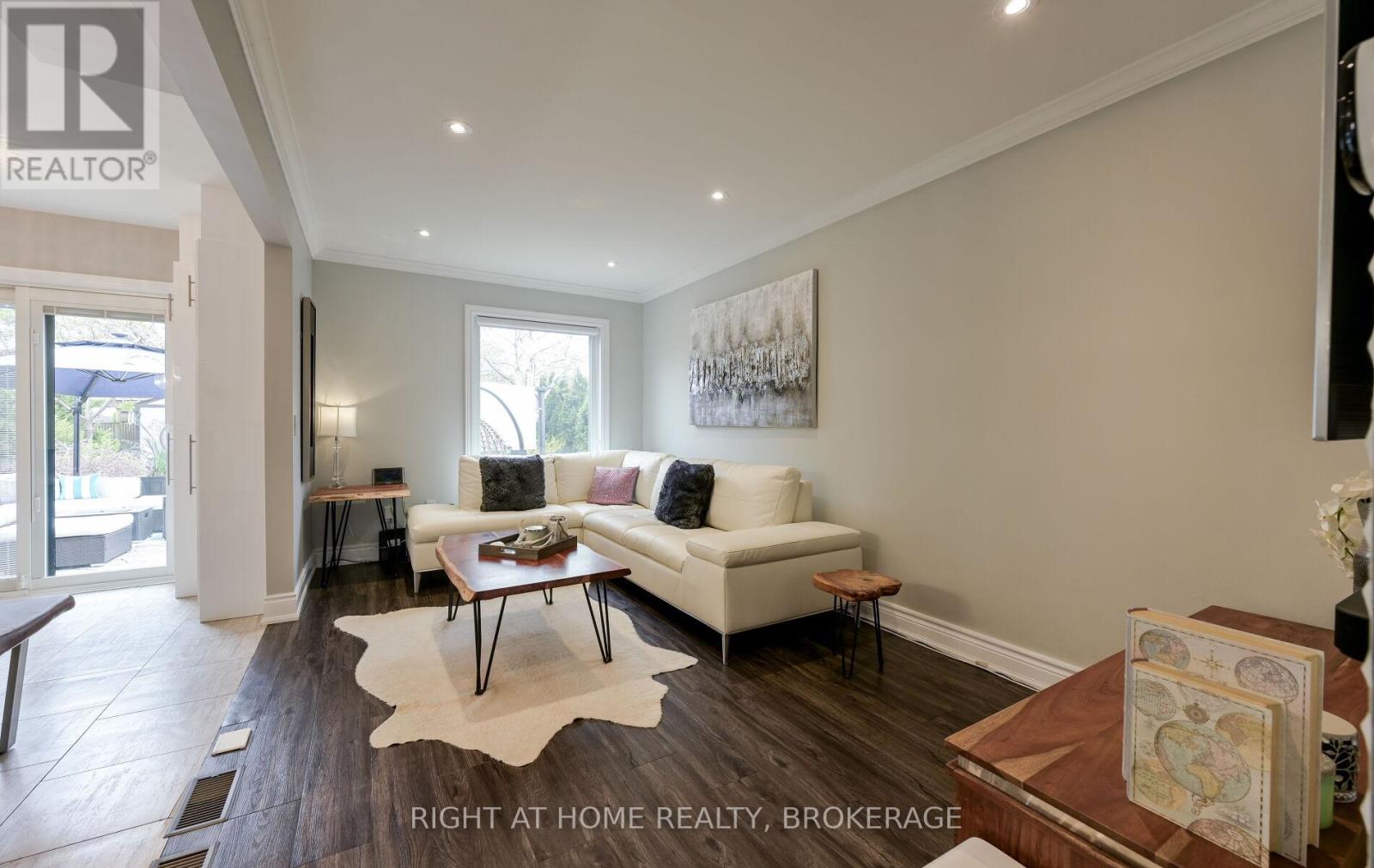 114 Atwood Avenue, Halton Hills (Georgetown), Ontario  L7G 6C5 - Photo 10 - W12136914