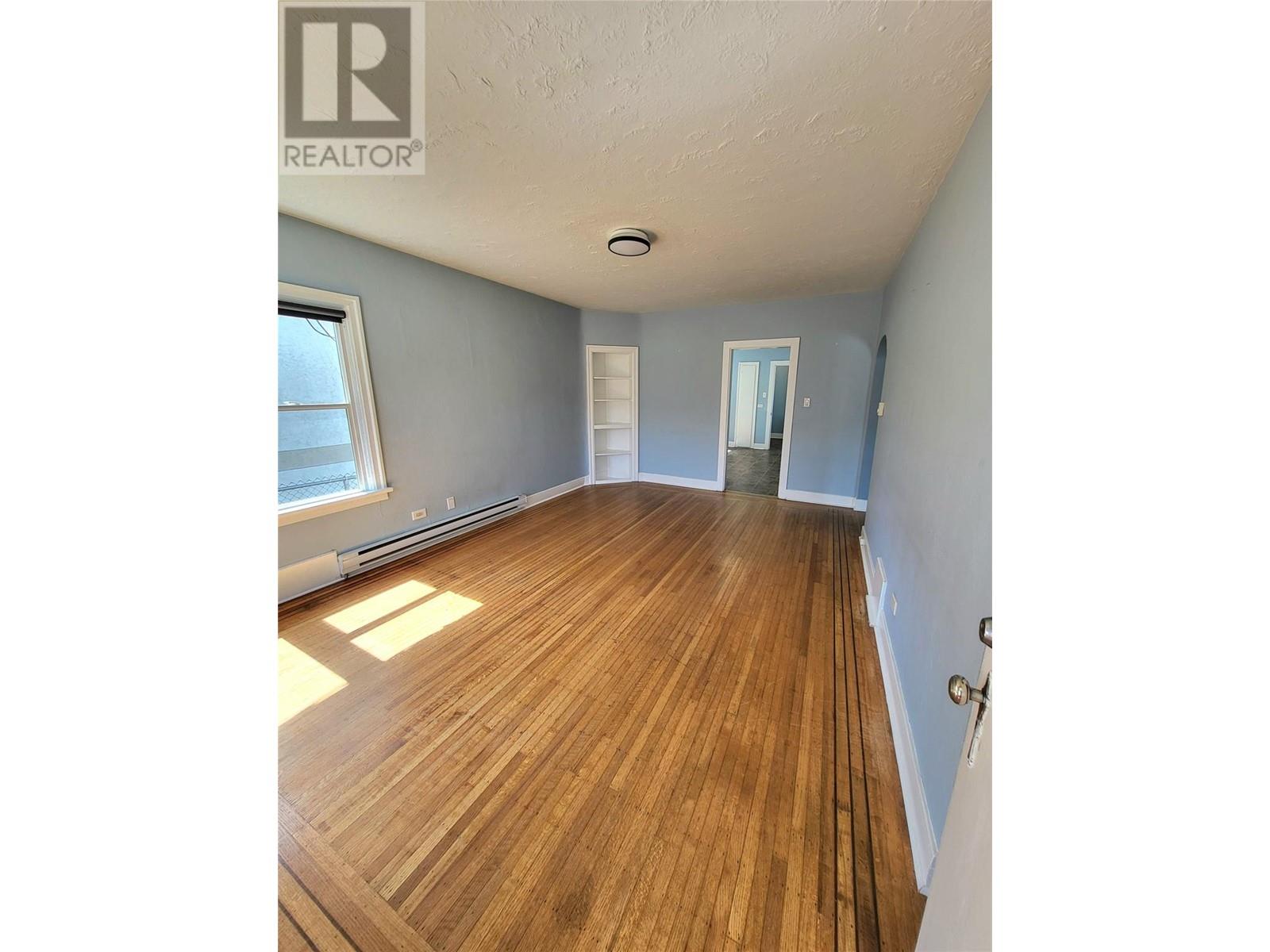 857 Main Street, Penticton, British Columbia  V2A 5E3 - Photo 4 - 10337033