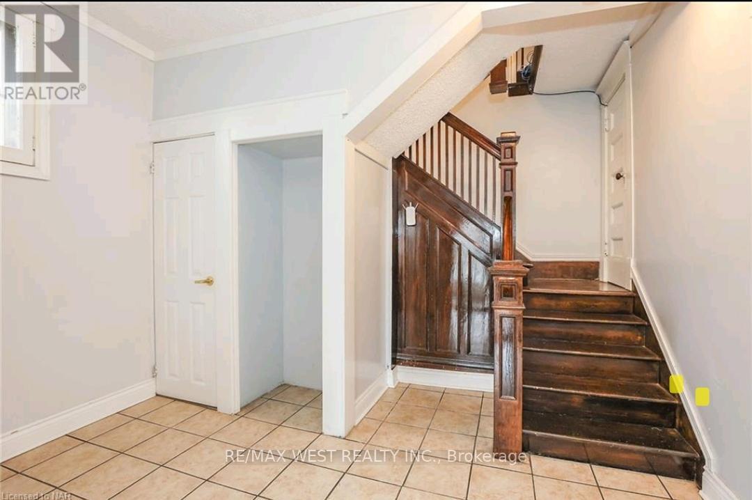 6175 Barker Street, Niagara Falls, Ontario  L2G 1Y5 - Photo 8 - X12137273