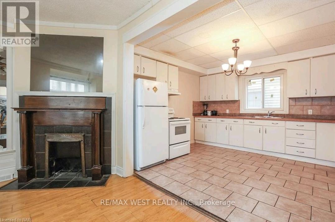Property at 6175 BARKER STREET image 5