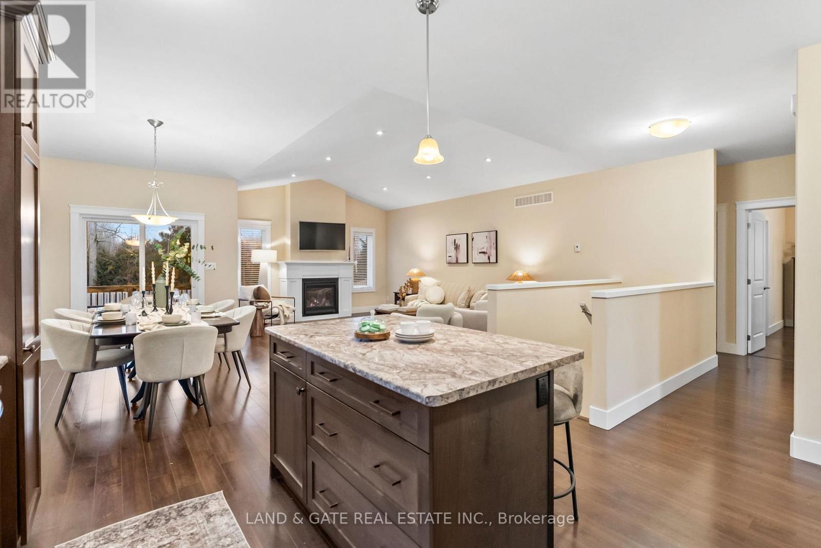 26 Rowan Place, Quinte West, Ontario K8V 0E1 - Photo 12 - X12121477