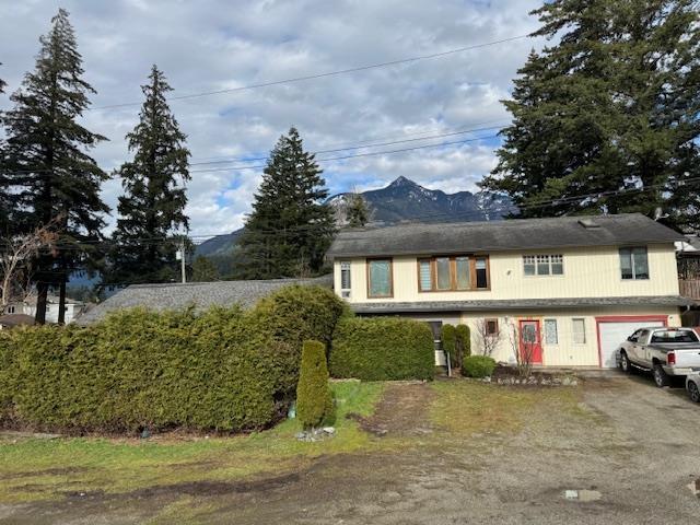 Property at 410 HUDSON BAY STREET image 2