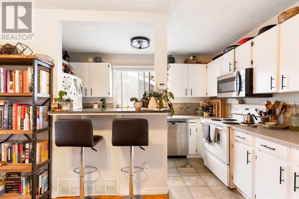 Property at 3029 27 Street SW image 3