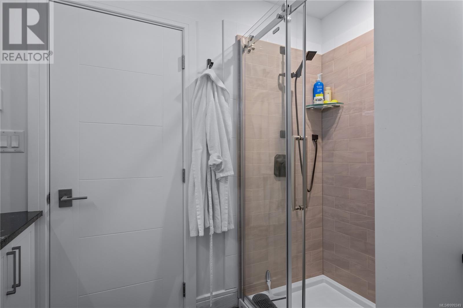 Property at 851 Sayward Rd image 3