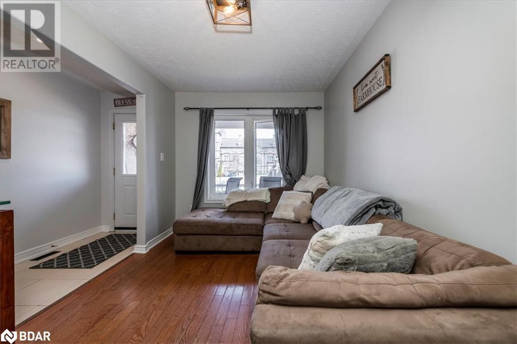 Property at 24 OWEN Street image 3