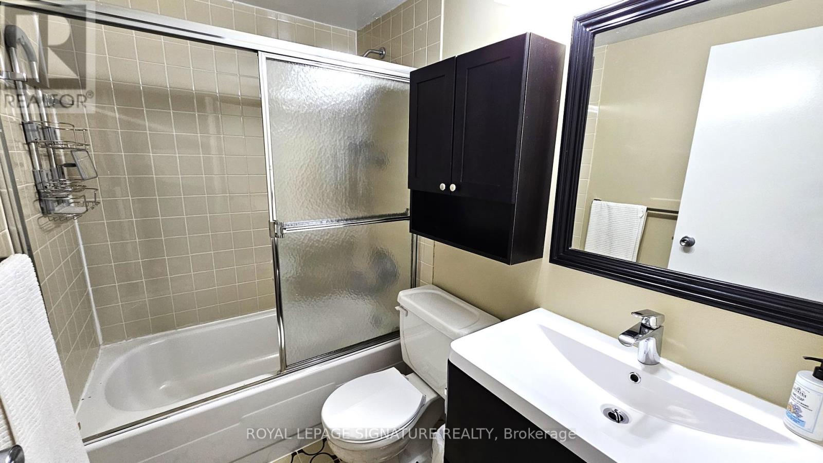 810 - 240 Scarlett Road, Toronto (Rockcliffe-Smythe), Ontario  M6N 4X4 - Photo 22 - W12135773